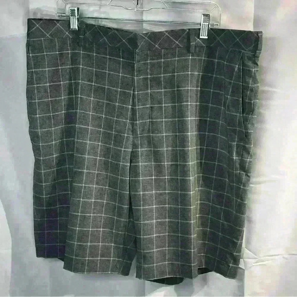 Walter Hagen Other - Walter Hagen plaid golf shorts clasp style size 40